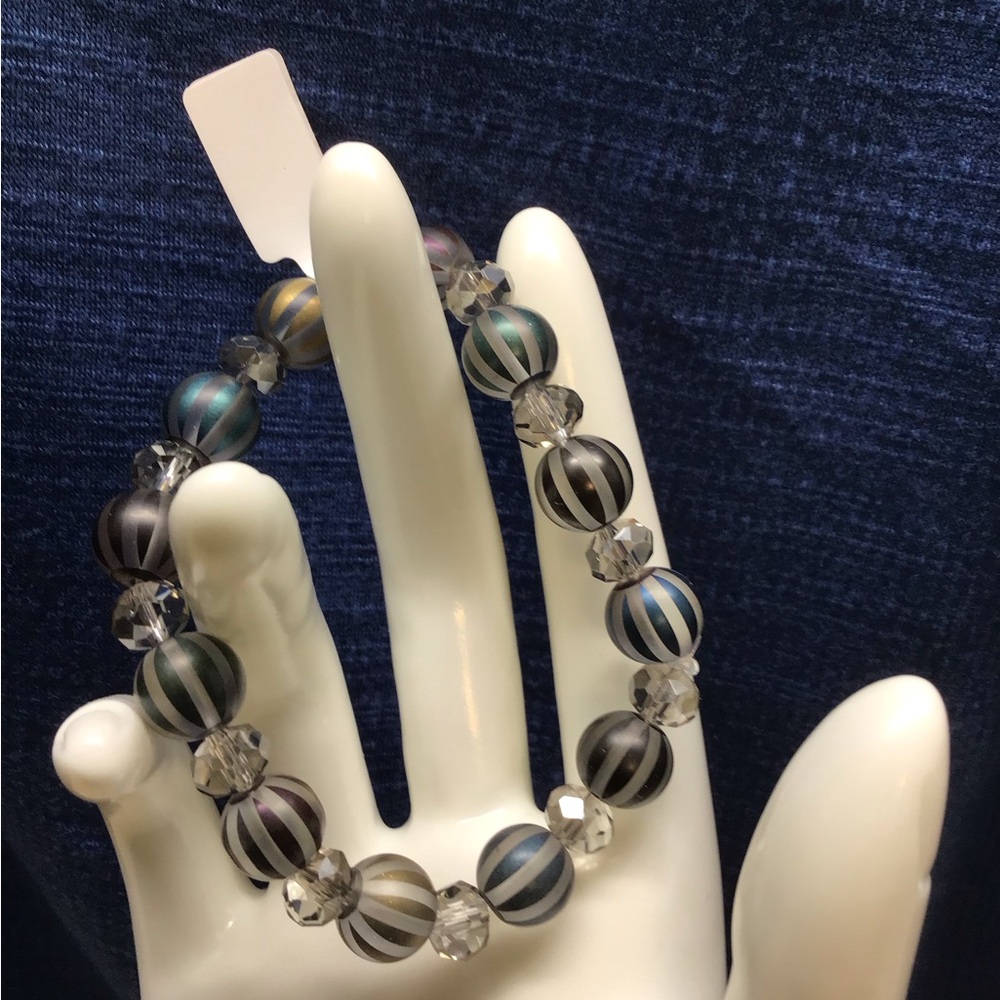 Elegant Striped Beaded Bracelet
